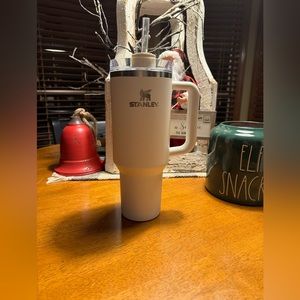 40 oz White Stanley, brand new!